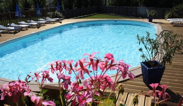 ZEcamping 3 étoiles piscine chauffée pet friendly locatif TV LV clim