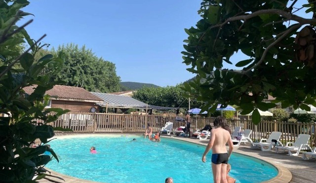 ZEcamping 3 étoiles piscine chauffée dog friendly locatif TV clim 27m2