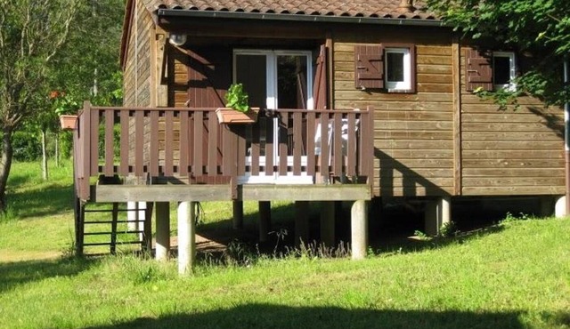 ZEcamping 3* animé 1km plage pataugeoire dog friendly locatif TV 35m2