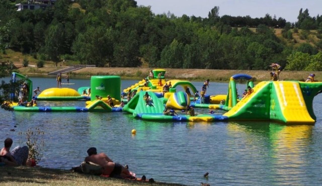ZEcamping 3* dog friendly avec piscine au bord du lac de la Thésauque