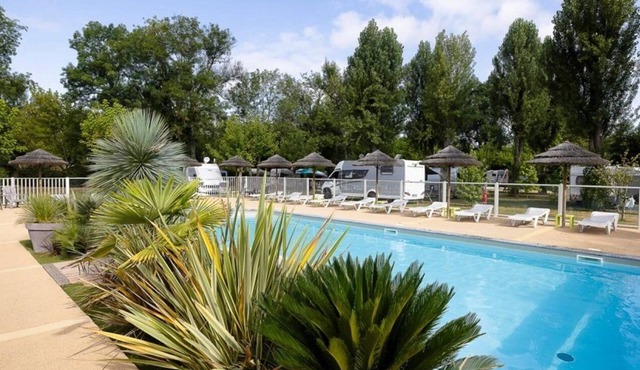 ZEcamping 3* familial piscine chauffée animaux acceptés locatif TV