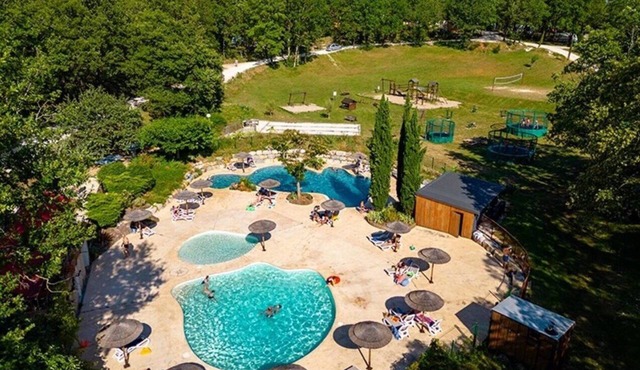 ZEcamping 3 étoiles pataugeoire chiens acceptés chalet BBQ 5 pers