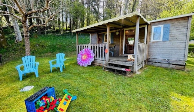 ZEcamping 3* pet friendly en bord de rivière avec une plage de sable