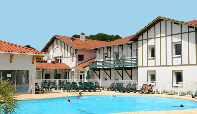 ZEcamping 3* piscine couverte piscine chauffée locatif TV LV clim 40m2