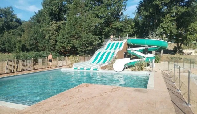 ZEcamping 3* toboggans pataugeoire dog friendly locatif TV LV 32m2