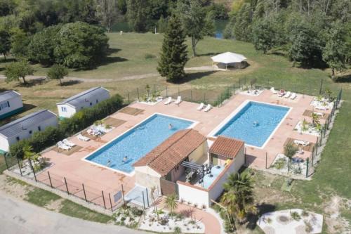 ZEcamping 3chiens acceptés piscine en bord de rivière avec Canoë