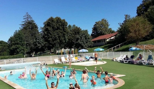 ZEcamping 4 étoiles animé piscine chauffée pet friendly chalet TV LV