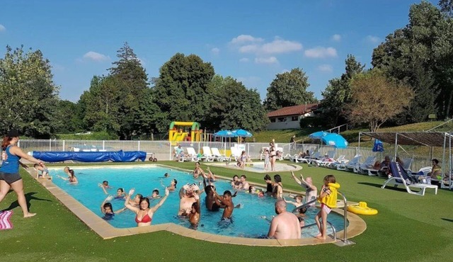 ZEcamping 4 étoiles familial piscine chauffée locatif TV clim 32m2