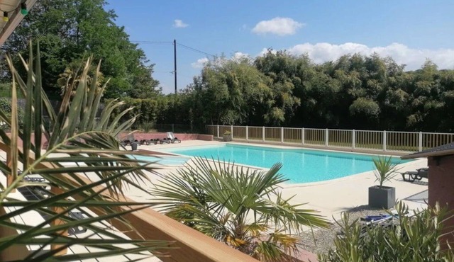 ZEcamping 4 étoiles piscine chalet TV BBQ clim 20m2