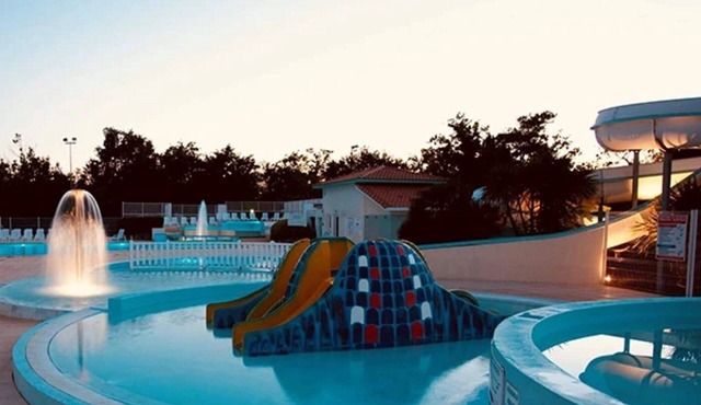 ZEcamping 4 étoiles avec parc aquatique - sauna et hammam