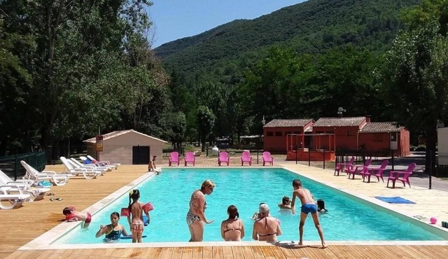 ZEcamping 4 étoiles animé piscine pet friendly mobil-home TV BBQ clim