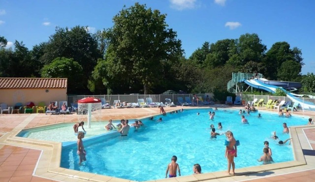 ZEcamping 4 étoiles familial parc aquatique locatif TV BBQ 44m2 8 pers