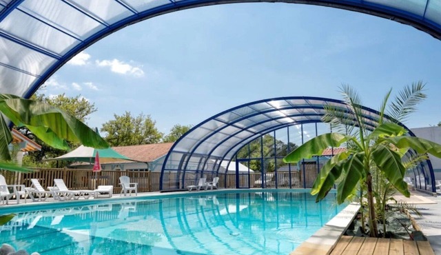 ZEcamping 4 étoiles piscine couverte animations jacuzzi locatif TV