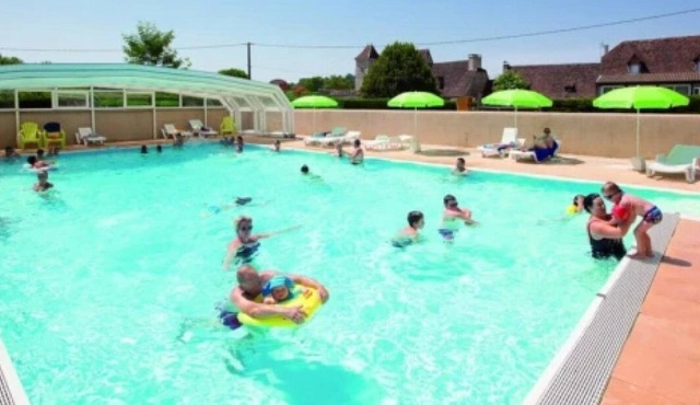 ZEcamping 4 étoiles piscine couverte chauffée locatif TV LV clim 37m2