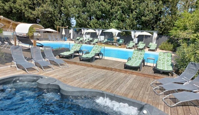 ZEcamping 4 étoiles piscine chalet TV LV clim 32m2 2 pers