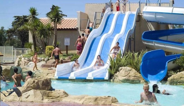 ZEcamping 4* 1km plage espace aquatique locatif TV LV clim 51m2
