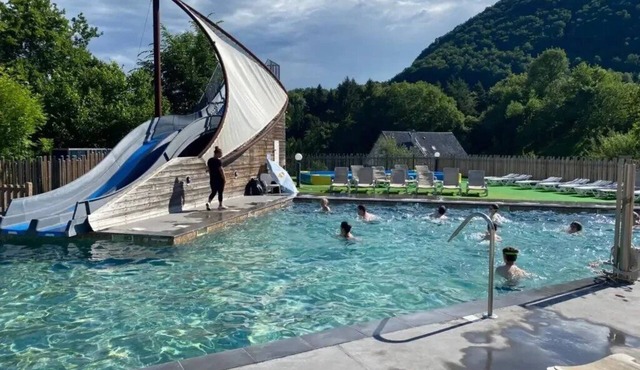 ZEcamping 4* animé piscine couverte chiens acceptés locatif TV 32m2