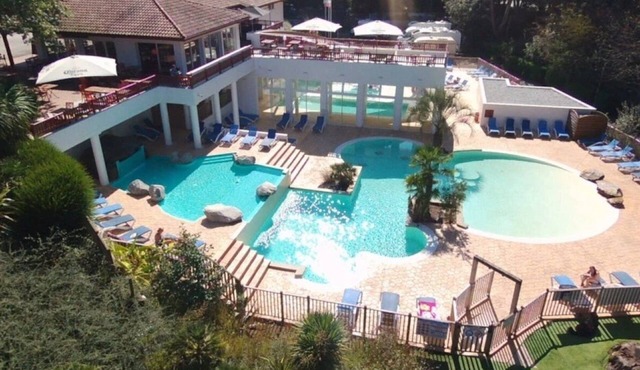ZEcamping 4* animaux acceptés hammam sauna piscine et soirées animées