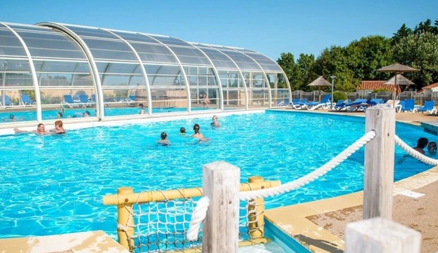 ZEcamping 4* avec club enfant piscine couverte 1km plage dog friendly