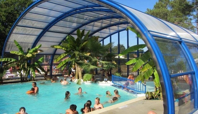 ZEcamping 4* familial piscine couverte locatif TV clim 28m2