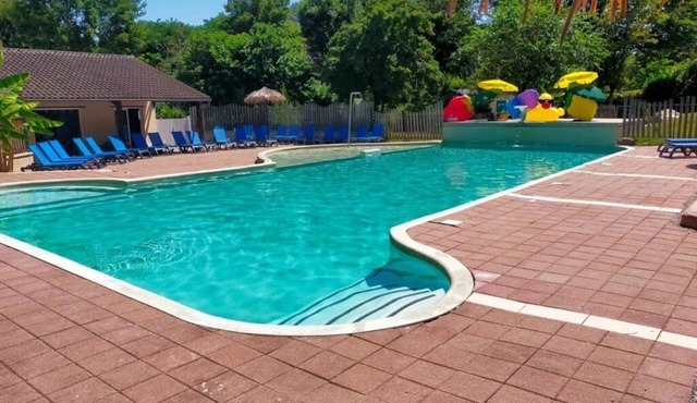 ZEcamping 4* familial pataugeoire animaux acceptés locatif TV 29m2