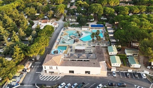ZEcamping 4* piscine chauffée toboggans locatif TV clim 6 pers