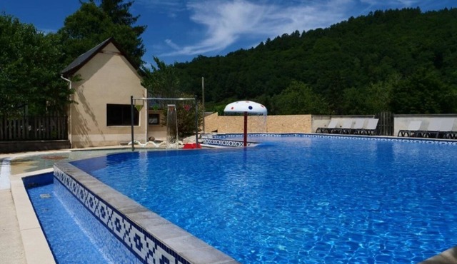 ZEcamping 4* piscine couverte pet friendly animations chalet TV 40m2