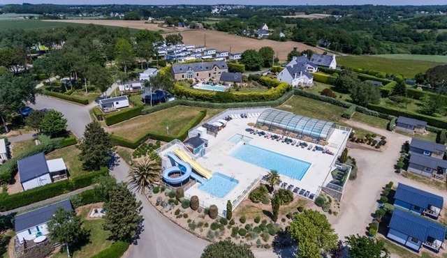 ZEcamping 4* - Piscine couverte - Plage à 2 km - Animations