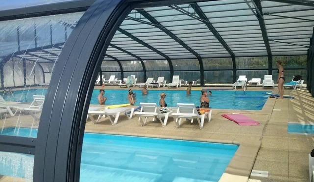 ZEcamping 3 étoiles piscine couverte cabane BBQ 10m2