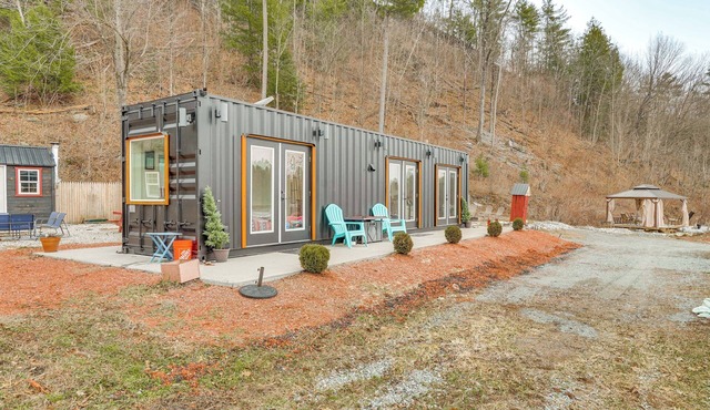 Zen Box Farm Eco Retreat w/Hot Tub & Views