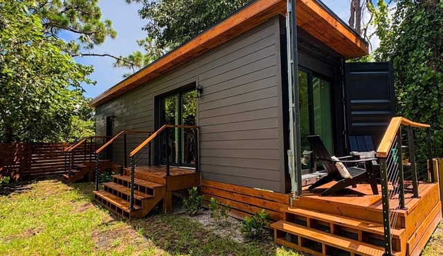 Zen Container Tiny Home with Yard, Fire Pit & Pet Friendly, FGCU, Restaurants