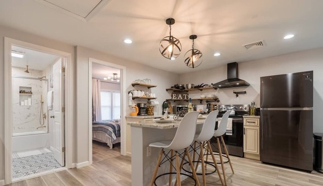 Zen & Cozy 2 Bedroom | Close To Philly | WiFi