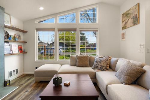 Zen Den - 10 Minutes to Autzen & Downtown home