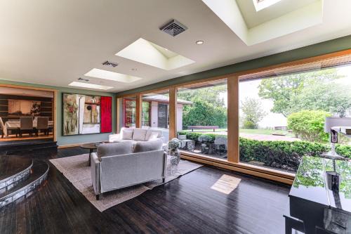 Zen Escape Overlooking Lake Erie: Deck, Gardens