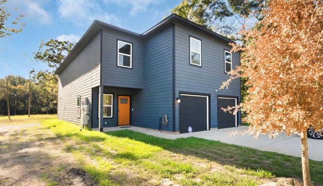 Zen Estates-Townhome for Small Group 3Br Modern Retreat Near Lake Conroe!