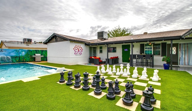 Zen home with heated swimming pool+ Billiards table+ arcade games+ Play station