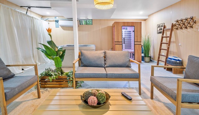 ZEN INDOOR SPA LOUNGE HOT TUB + SAUNA + BILLIARDS + PINGPONG + POKER LOUNGE