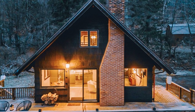 Zen Japanese Catskills Cabin, w/Fireplace, Tatami, Mtn Views, 15 min to Skiing