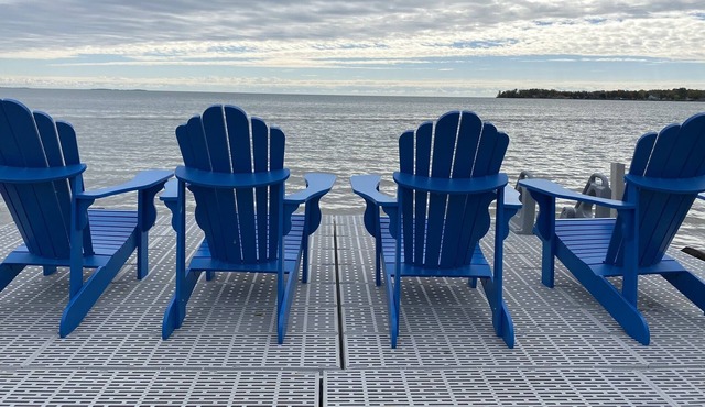 Zen Lakehouse with Panoramic Waterfront Views