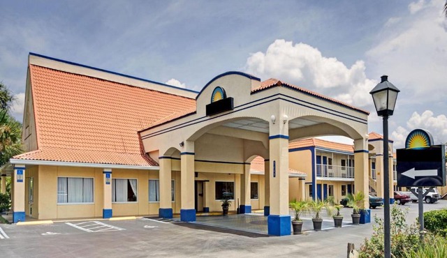 Zen Living Suites Extended Stay - Jacksonville - University Blvd