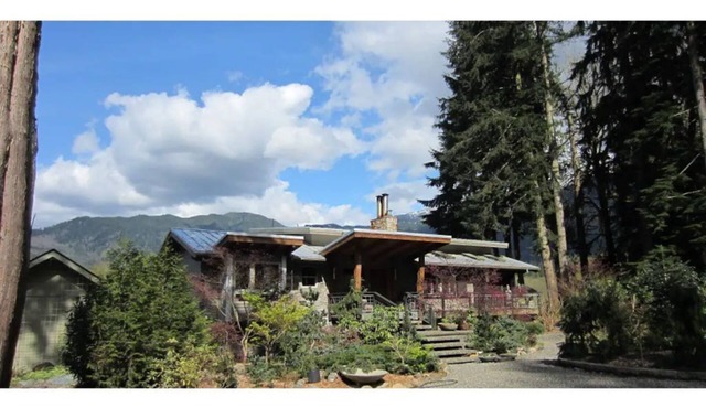 ZEN Oasis On the River ~ Gateway to Mt. Baker Ski