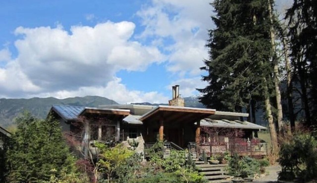 ZEN Oasis On the River ~ Gateway to Mt. Baker Ski