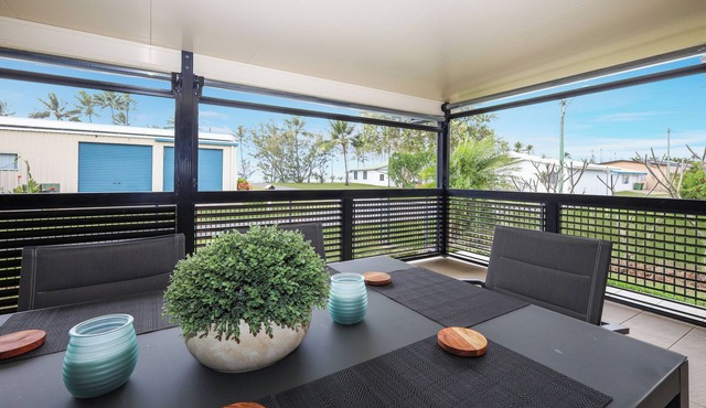 Zen on Zelma - A stone's throw to the beach