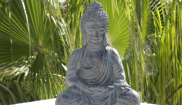ZEN Penthouse: 3 pools - walk to beach- Sea Views- Tropical garden- Up to 8 pax