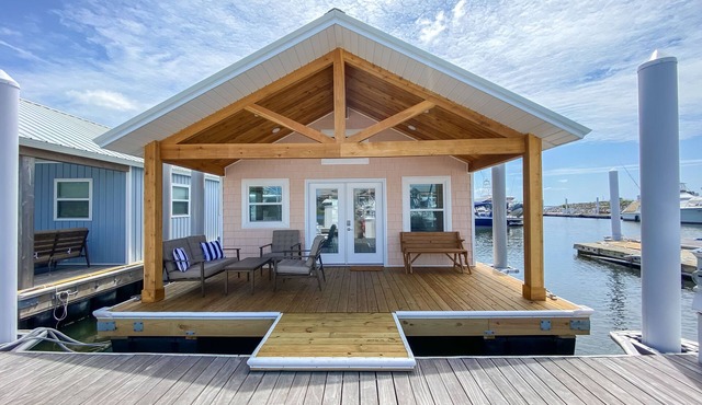 Zen! Refreshing! Spotless! Relaxing! Welcoming! Well-appointed! Dock your boat!