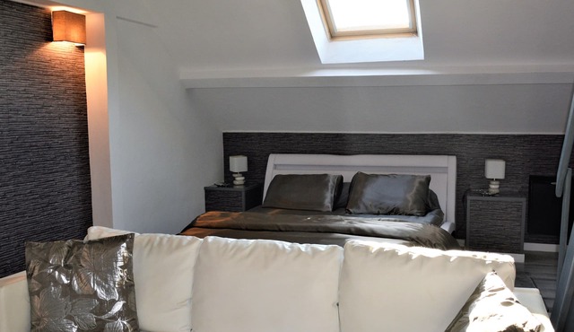 Zen room with adjoining mezzanine