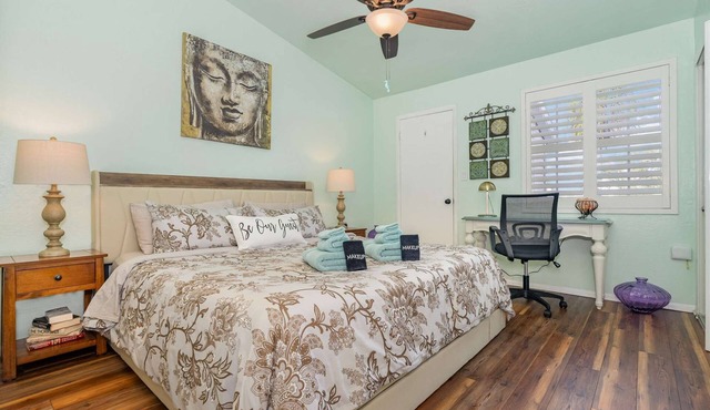 Zen · Serene King Bed Condo · Half Mile from Beach