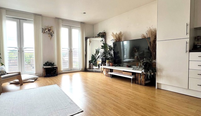 Zen & Spacious 1 bed flat by the high street and steps away from Epping forest