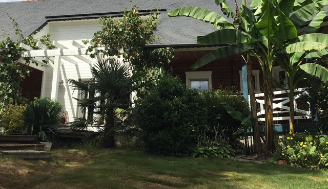 Zen studio in a large charming wooden house