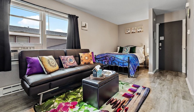 Zen themed/FREE WIFI & Parking/Aurora/Near Downtown